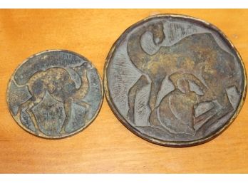 STRANGE - Old Art Bronze MEDALS OR MEDALLIONS With Stylized Arabian Scenes And Camels
