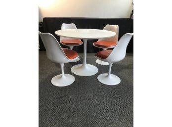 SLEEK VINTAGE TULIP TABLE AND CHAIRS