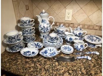 Incredible 33 Piece BLUE DANUBE / ONION Coffee / Tea & Dessert Service - With All Extras & Accessories