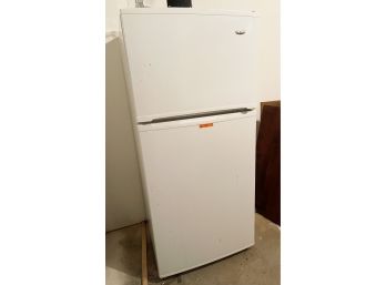 Amana White Refrigerator (some Damage To Shelf Inside)
