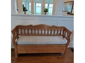 Exquisite Vintage Entry Way Wood Bench With Cushion & Storage
