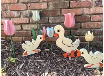 Cute Duck And Tulip Outdoor Decor Lot