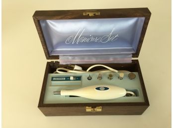 Vintage Universal Manicure Set In Original Box With Original Accessories. Model B1UMS-10. Bridgeport, Conn.