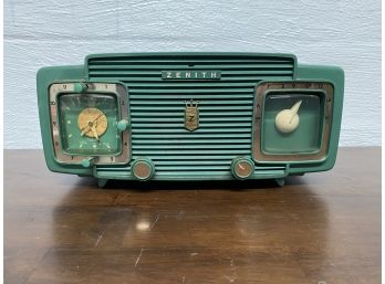 Vintage Zenith Green Plastic Radio