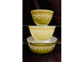 Set Of Vintage Pyrex Green Daisy Mixing Bowls (3ct)