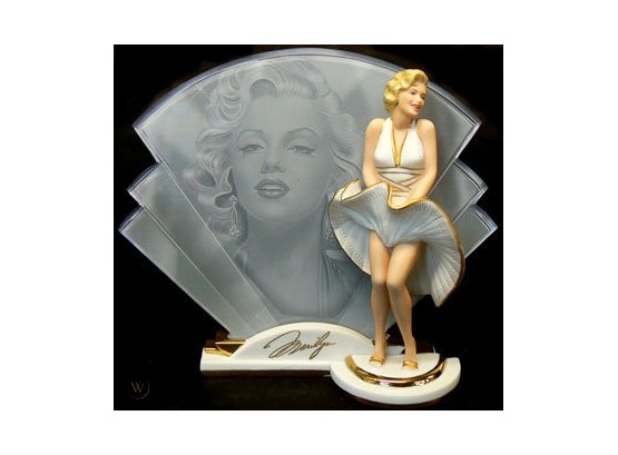 Beautiful Bradford Exchange Limited Edition 'Reflections Of Marilyn' Display
