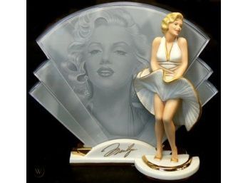 Beautiful Bradford Exchange Limited Edition 'Reflections Of Marilyn' Display