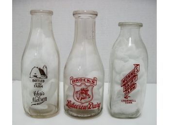 Group Of 3 Vintage Connecticut  1 Quart Milk Bottles Bloomfield Middletown Cromwell