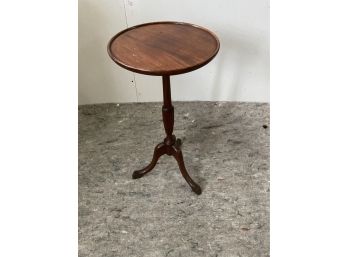 Beautiful Mahogany Pedestal Table