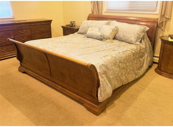 Gorgeous Thomasville King Size Sleigh Bed
