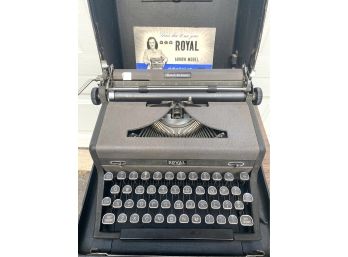 Vintage Royal Quiet Deluxe  Arrow Model Typewriter With Case And Manual