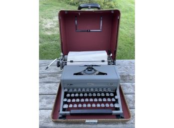 Vintage Royal ARROW Portable Typewriter With Case