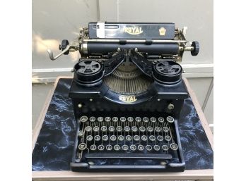 Antique Royal No. 10 Early 1930s Typewriter In Working Condition - Glass Sides