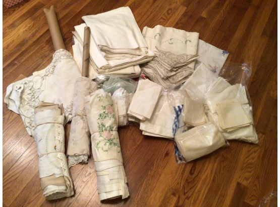 Huge Lot Of Vintage Table Clothes And Napkins Mixed Lot
