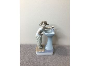 Lladro Girl Washing Her Hands Figurine Hand Made In Spain