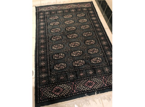 Green Accent Rug 44x66