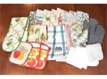 Assortment Of Kitchen Towels And Pot Mitts One 14 Towels, 6 Pot Mitts, 4 Microfiber Dish Rags