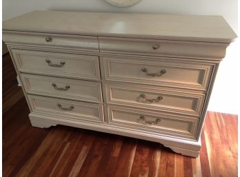 Dresser Eight Drawer Lexington 56x35x19' Matches Mirror And Night Stand