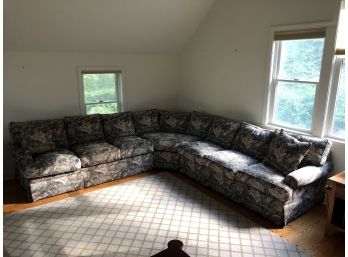 Thomasville Large Sectional With Pull Out Sofa 8 Foot X 8 Foot In Excellent Condition