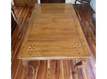 Henredon Dining Table Beautiful Inlaid 68x42x30.5' With Two Leaves