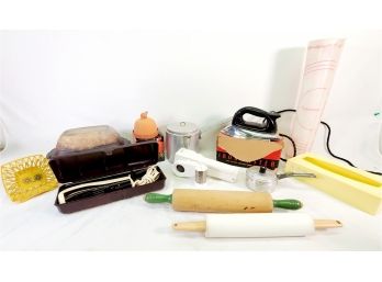 Mixed Vintage Kitchen Tools, Gadgets & Small Appliances