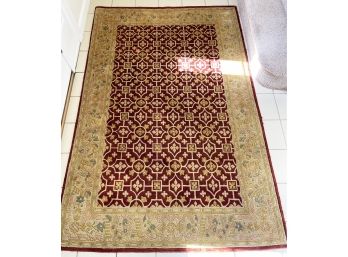 Area Rug Golden/red Geometric Pattern