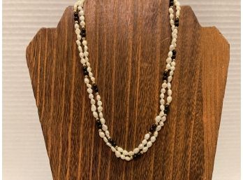 Vintage Simulated Black And White Fresh Water Pearls Necklace
