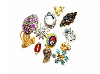 Group Of Vintage Pendents And Brooches