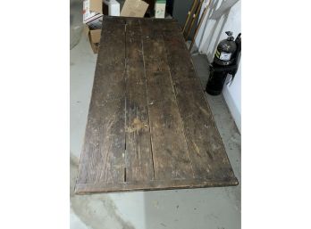 EARLY 20TH CENTURY HARVEST TABLE WITH PEGGED LEGS