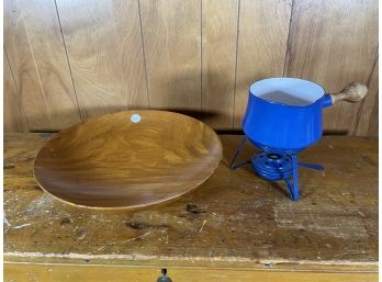 MIDCENTURY ENAMELED FONDUE POT AND A 15.5' WOOD CENTER BOWL