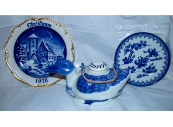 3 Piece Blue And White Set. Includes 1 Duck And 2 Plates.