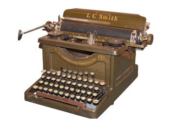 Nice Looking Smith Corona Secretarial Typewriter In Army Green
