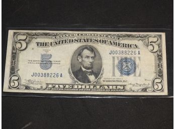 1934 A     Blue Seal LINCOLN Five Dollar Bill