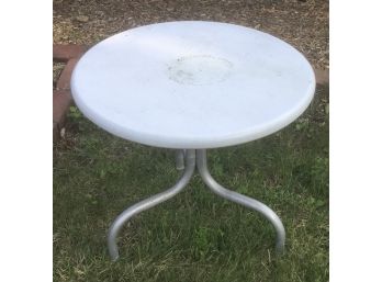 Outdoor Aluminum Round White Table