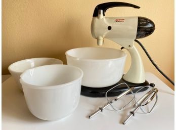 Vintage Sunbeam Mixmaster Mixer With 3 Bowls & Cozy, 1960s