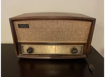 Vintage Zenith AM/FM Wood Cabinet Tube Radio