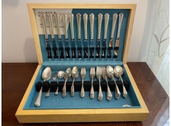 Holmes & Edwards 'spring Garden' IS Inlaid Silver 70-piece Stainless Flatware Set With Decorative Chest