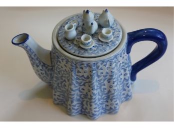 Blue And White Teapot - Tea Setting On Lid