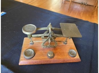A Vintage Jewelry  Scale Made In England With Weights