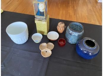 Miscellanea Lot: Pottery And Souvenir Items.