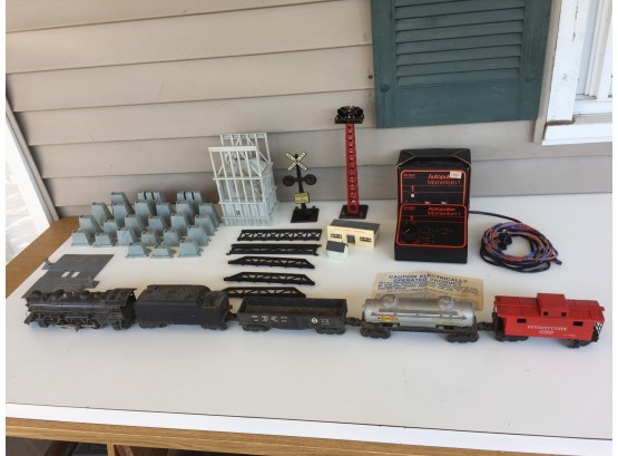 Vintage Lionel Train With Lionel 027 Engine With 4 Cars, Spot Light Tower, RR Crossing Sign Plus Plus!