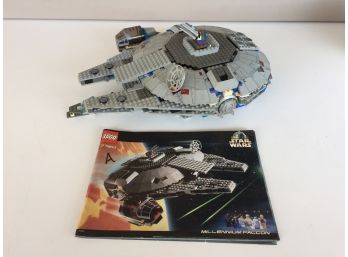 2000 LEGO Star Wars Millennium Falcon 7190.