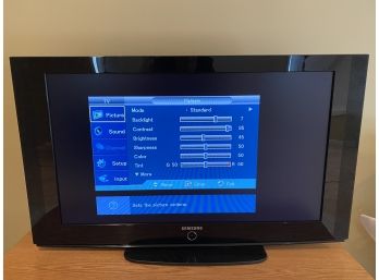 Samsung 37' LCD TV - No Remote