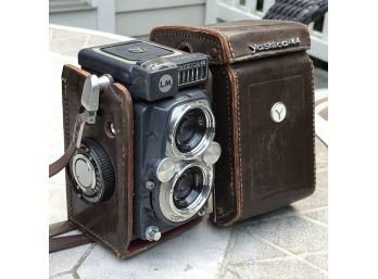 Very Cool Vintage YASHICA 44 Camera In Original Leather Case - VERY Interesting Old Piece - Great Condition