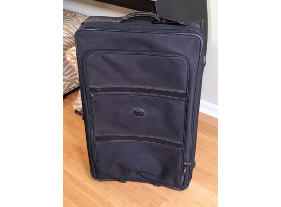 Very Nice LONGCHAMP Large Rolling Suitcase - All Black  - Current Retail $675-$775 - Telescoping Handle