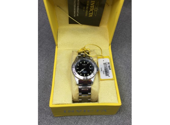 Beautiful Brand New INVICTA Divers Style Stainless Steel Watch - $495 Retail - Midsize / Unisex - New In Box