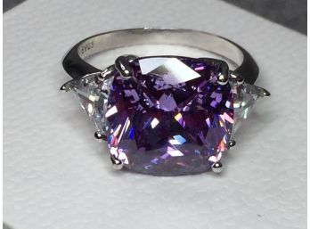 Gorgous Sterling / 925 Ring With Intense Deep Color Tanzanite Colored Stone Flanked With White Topaz WOW !