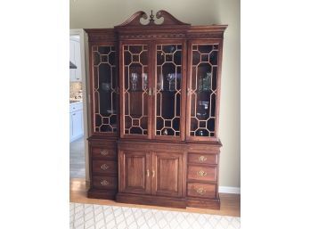 Fabulous PENNSYLVANIA HOUSE Chippendale Style Breakfront / China Cabinet - Beautiful Piece In Great Condition