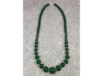 Fantastic 18' Jade Or Green Quartz Graduated Bead Necklace With Sterling Silver Clasp - GREAT PIECE !