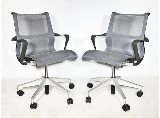 A Pair Of Modern Ergonomic Office Chairs By Herman Miller (1 Of 5)